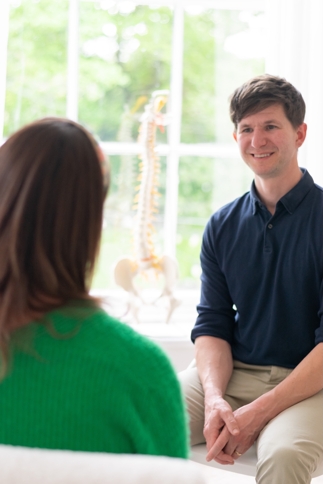 Osteopathy Thatcham Joe Allnutt discussing osteopathy for Thatcham patient.
