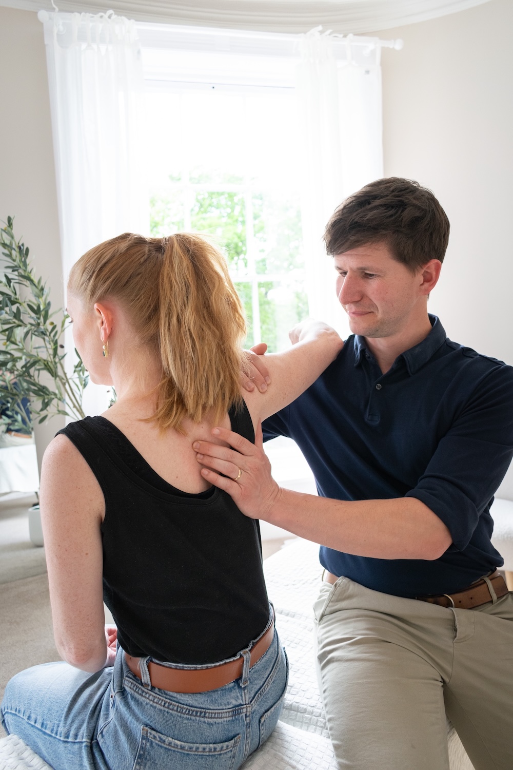 Osteopathy Treatments Stockbridge A man providing expert osteopathy treatments for Stockbridge patient.